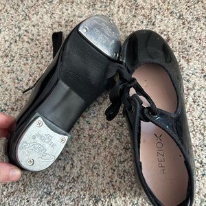 Girls tap shoes